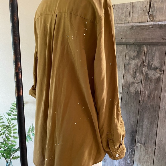 NWOT Thread & supply button down - Picture 4 of 9